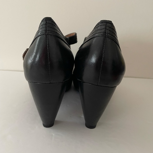 Miz Mooz Womens 10 Black Crisscross Pattern With Gold Buckle MaryJanes - Picture 2 of 15